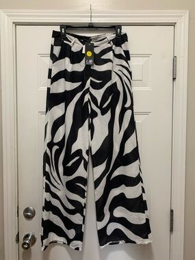 3/$15 NWT Black & White Zebra Print Wide Leg Pants Size Medium